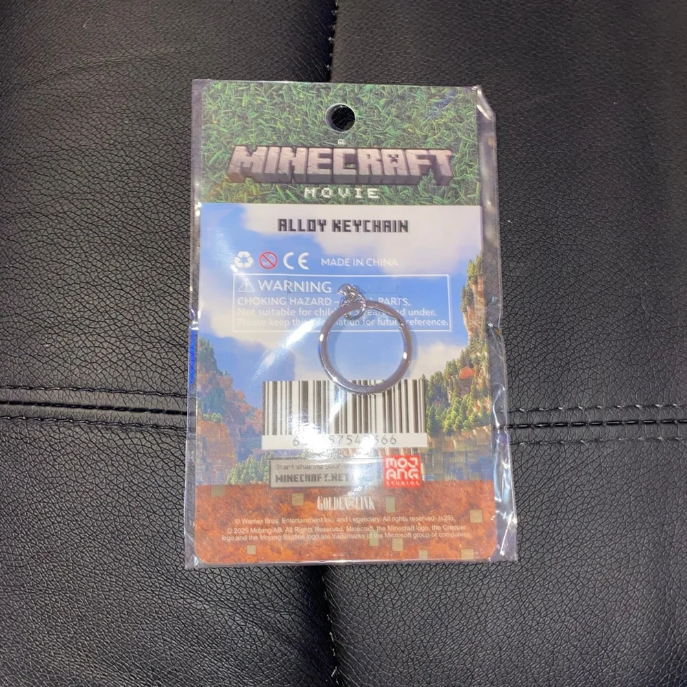 Minecraft Rare Pink Sheep Alloy Keychain Exclusive Movie Theater Merchandise NWT